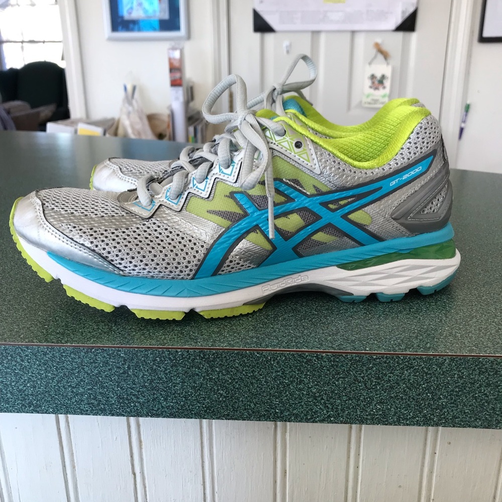 ASICS GT-2000 4 Wm’s  Size 6.5 Excellent condition